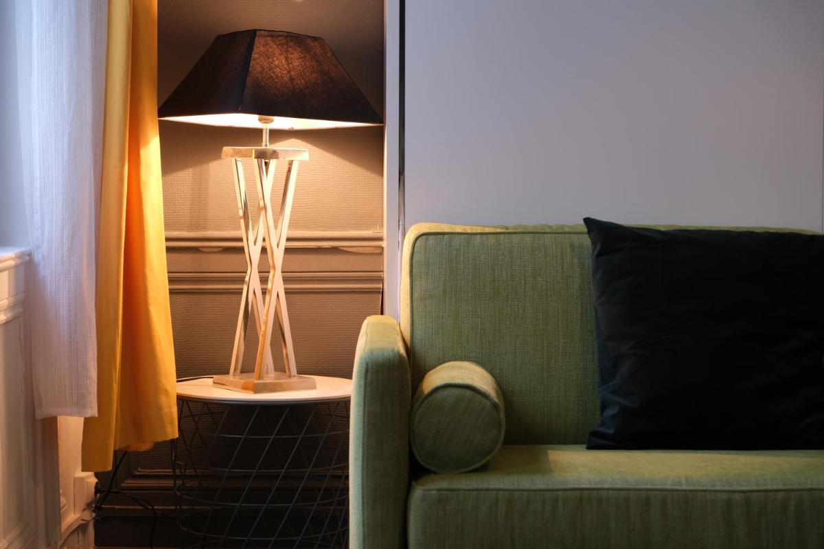 Coin salon dans l'établissement TOWNHOUSE TROUVILLE - Appart'Hotel & Studios