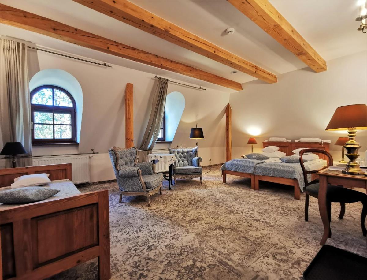 Dworek Kazimierski - Housity