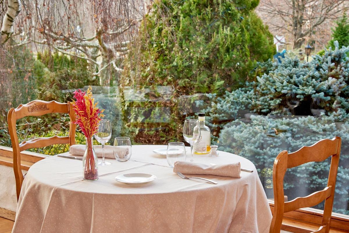 Jardín al aire libre en Hotel Grèvol Spa