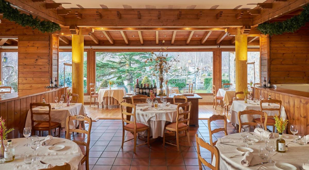 Un restaurante o sitio para comer en Hotel Grèvol Spa