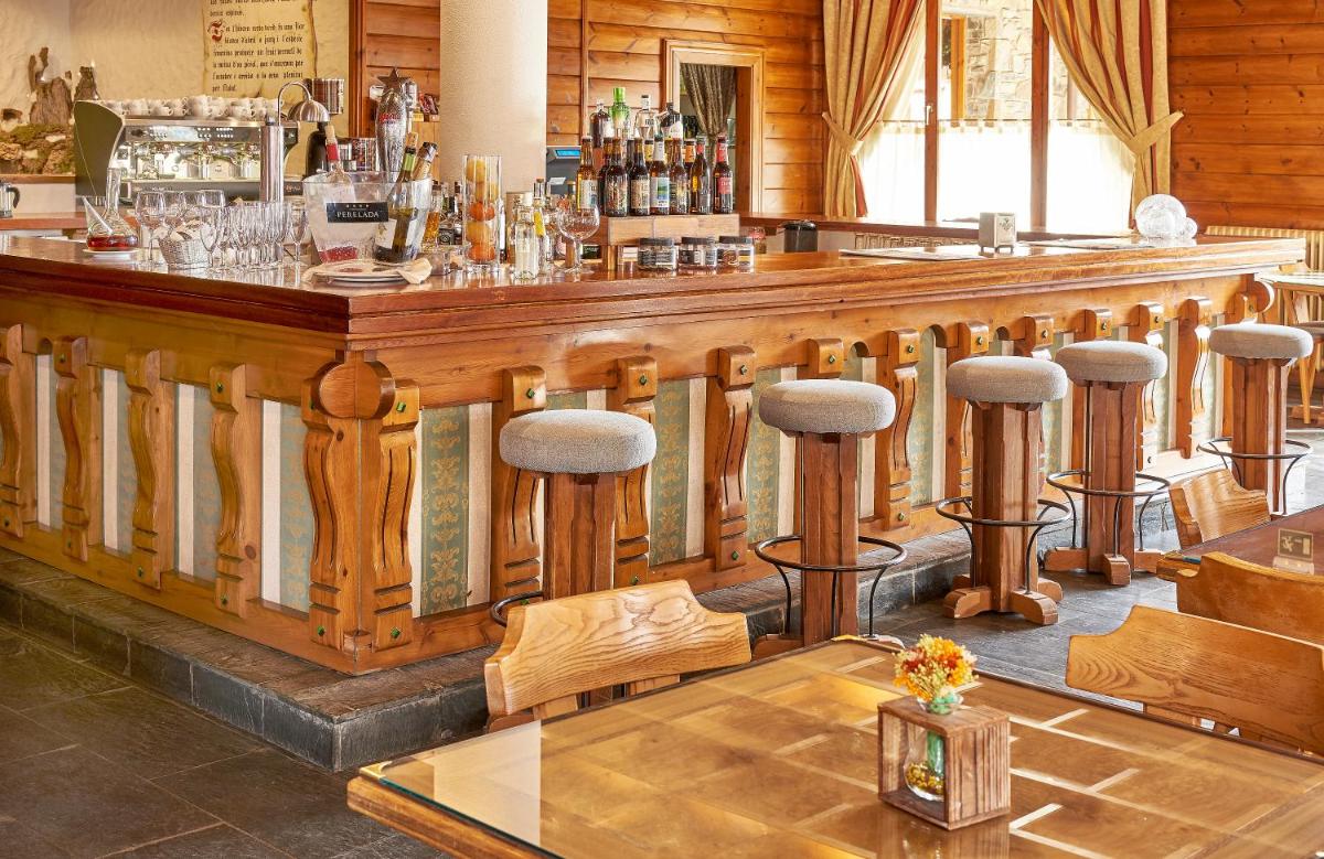 El salón o zona de bar de Hotel Grèvol Spa