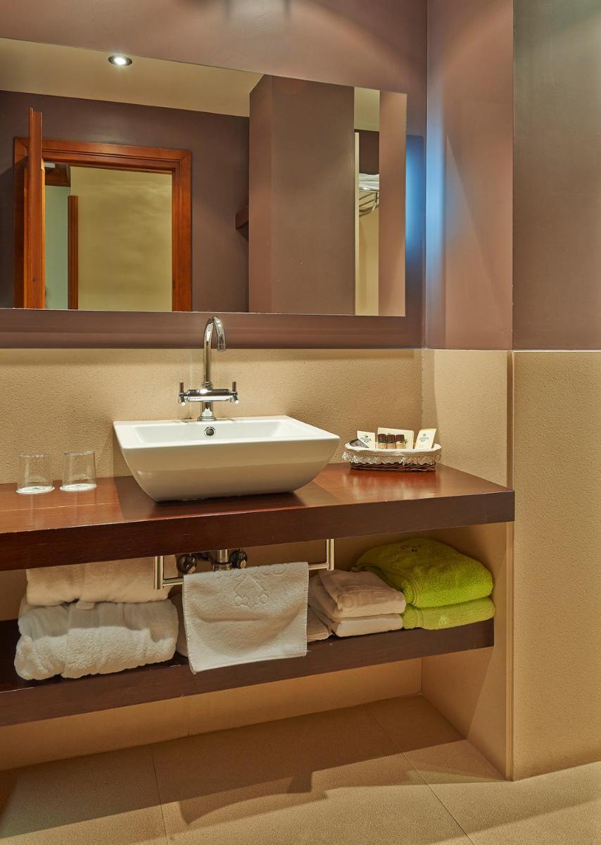 Un baño de Hotel Grèvol Spa