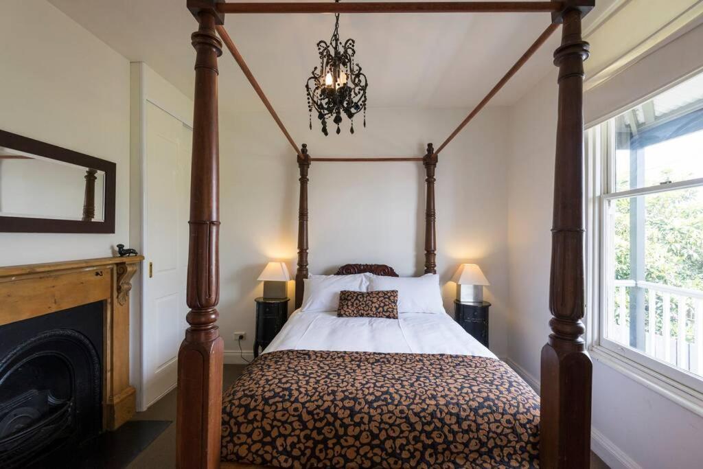 Suitetrails - Best Location in Hobart! Luxury 4 bedroom with stunning views