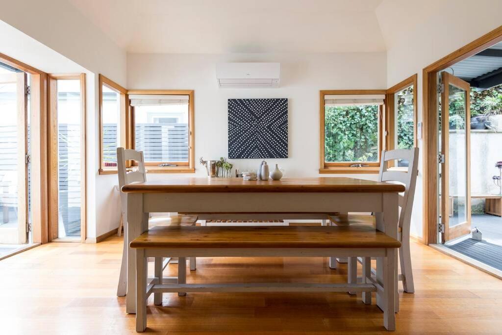 Suitetrails - Best Location in Hobart! Luxury 4 bedroom with stunning views