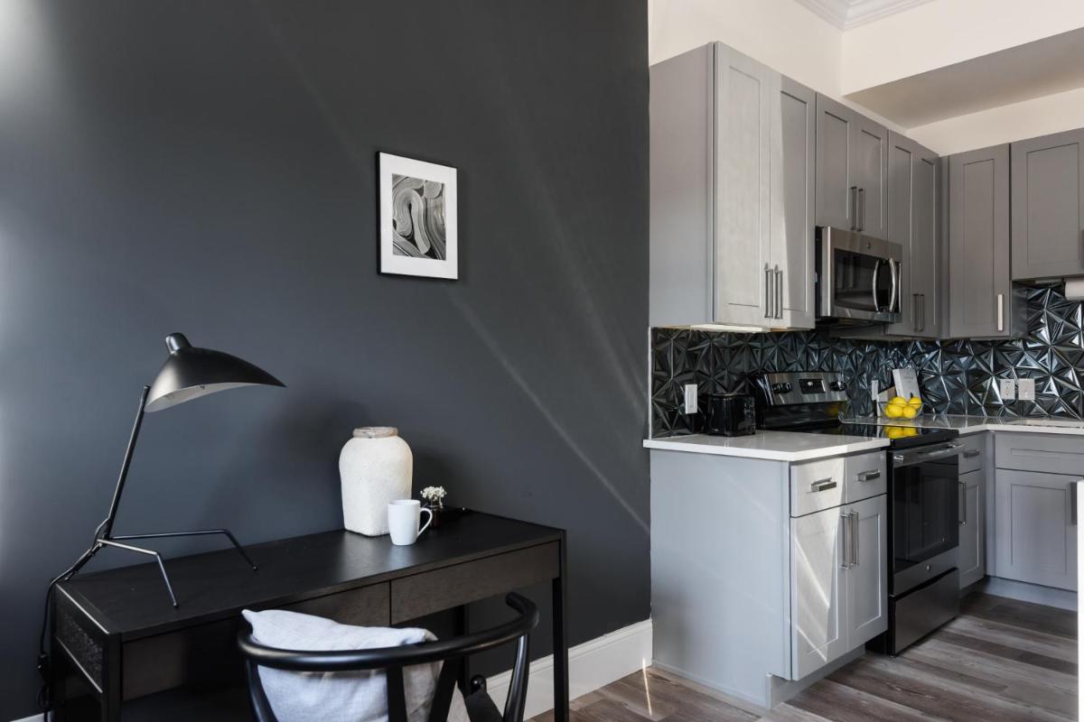Revived LF Square 1BR with Rooftop by Zencity - Housity