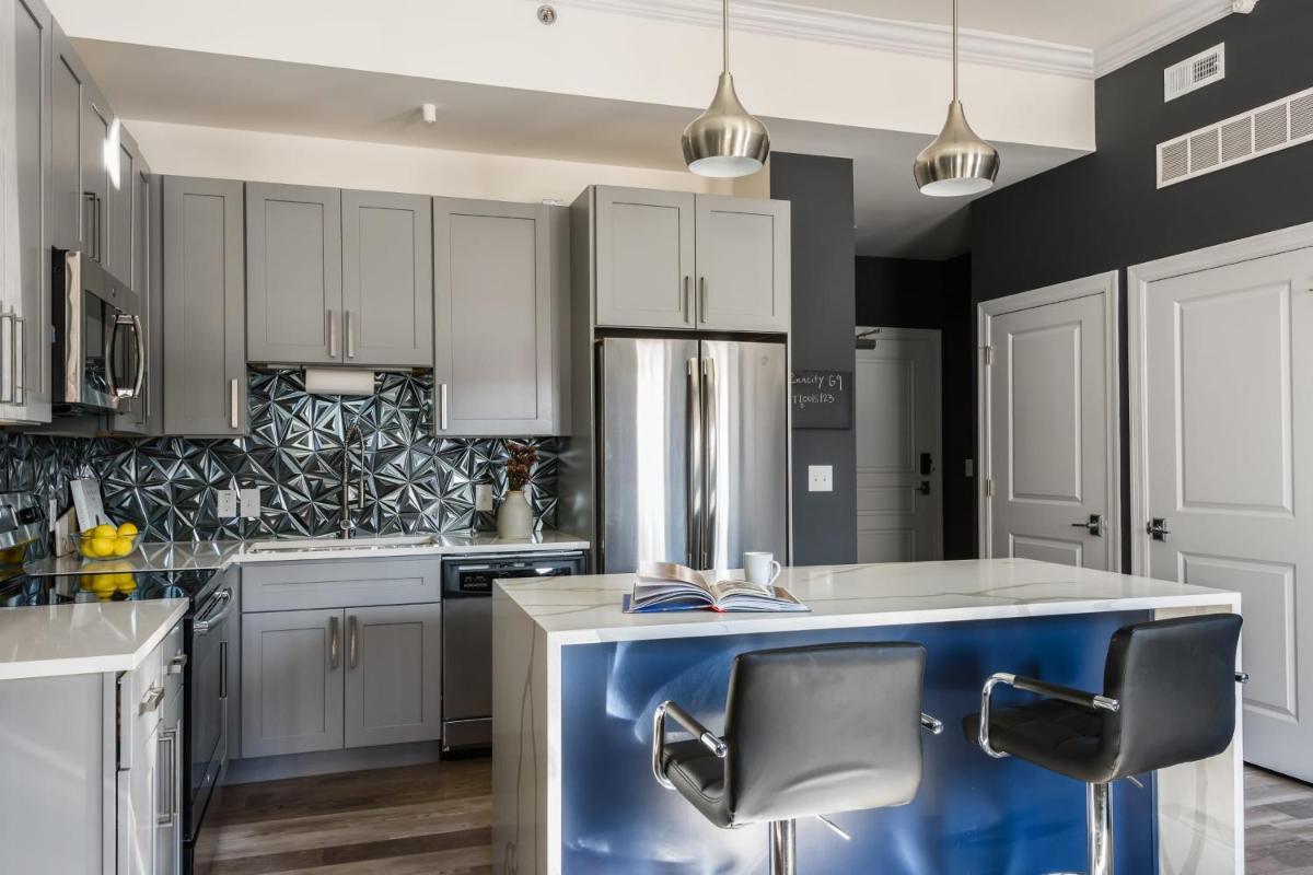 Revived LF Square 1BR with Rooftop by Zencity - Housity