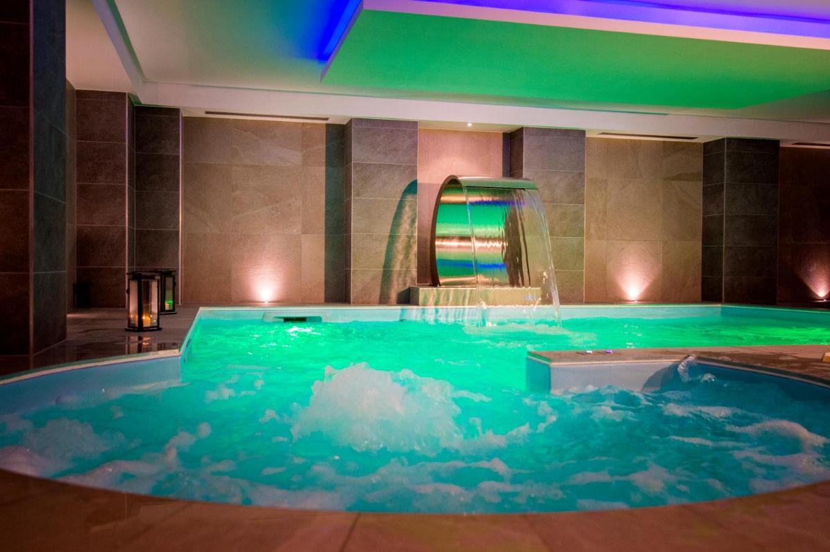 Piscine de l'établissement Au Soleil, Hôtel Restaurant & Spa ou située à proximité