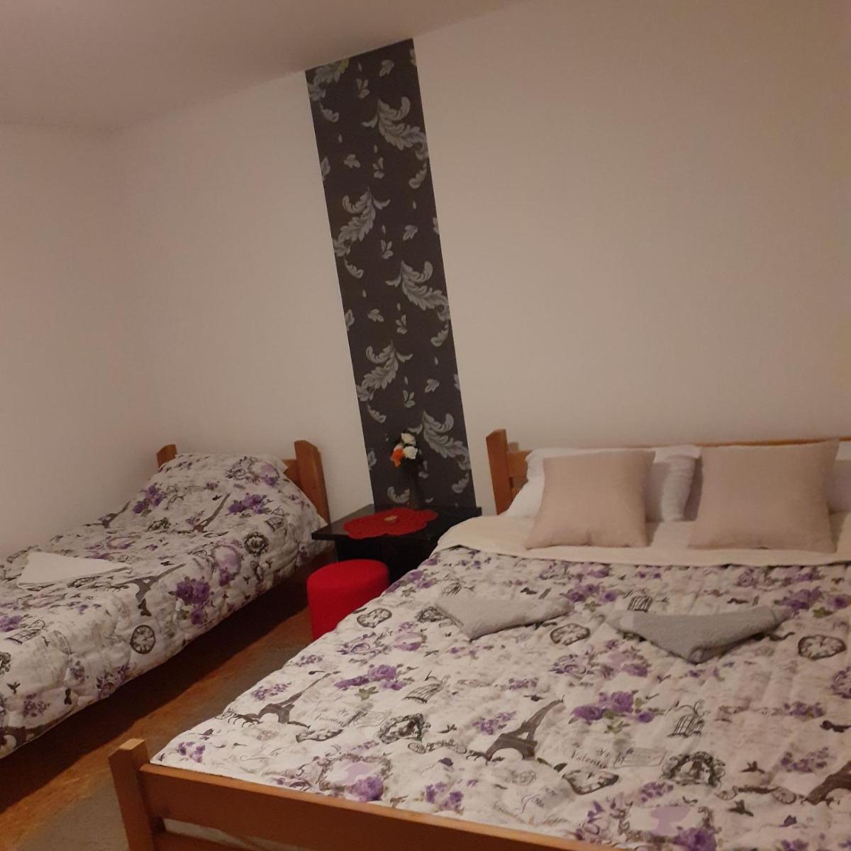 KALANSKA PRI?A, STARA PLANINA, BABIN ZUB, Kalna - Housity
