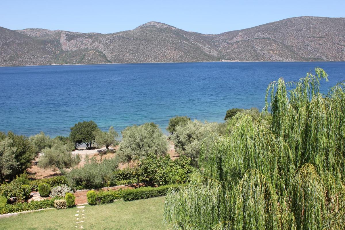 Skorponeria beachfront house - Housity