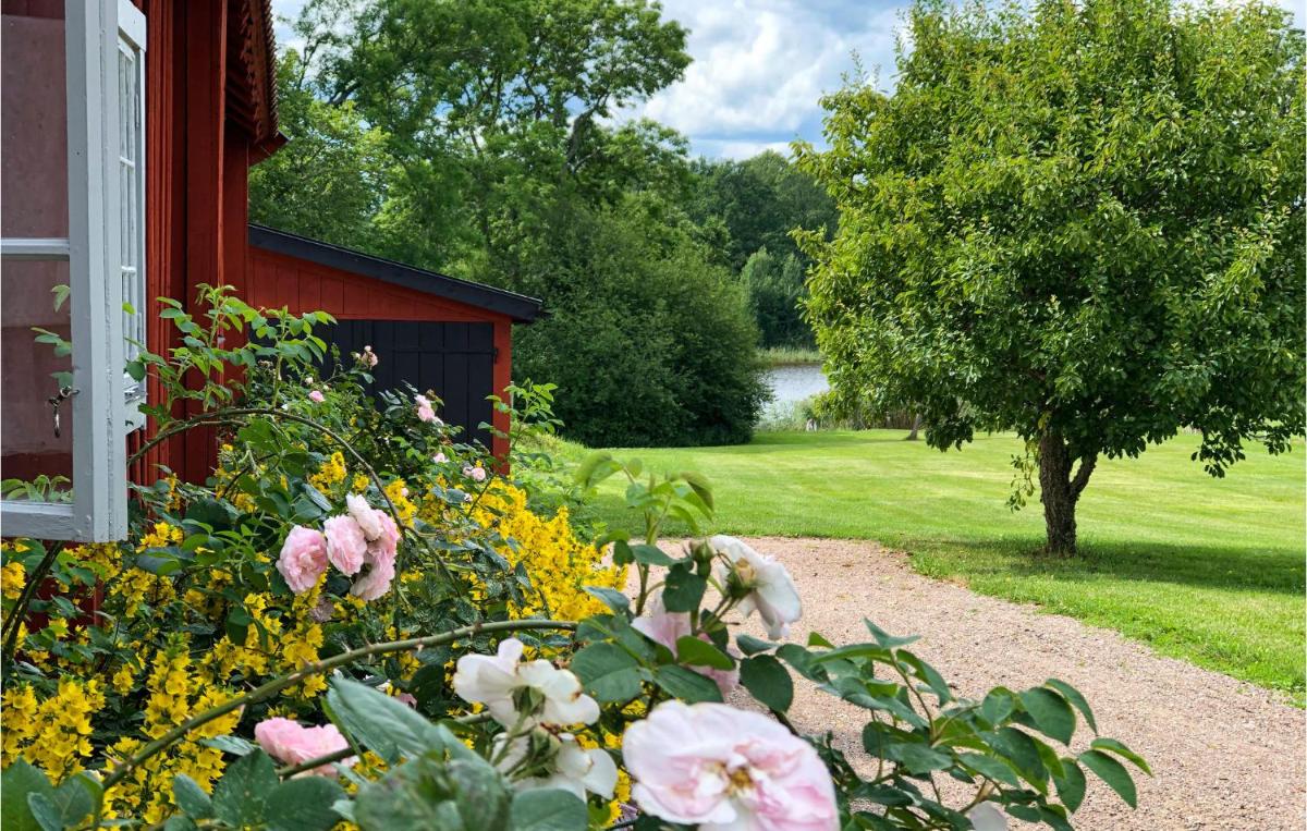 3 Bedroom Beautiful Home In Mantorp - Housity