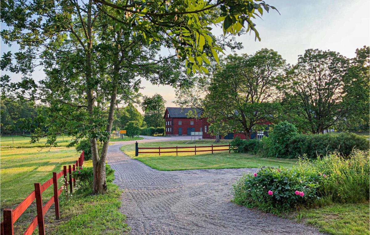 3 Bedroom Beautiful Home In Mantorp - Housity