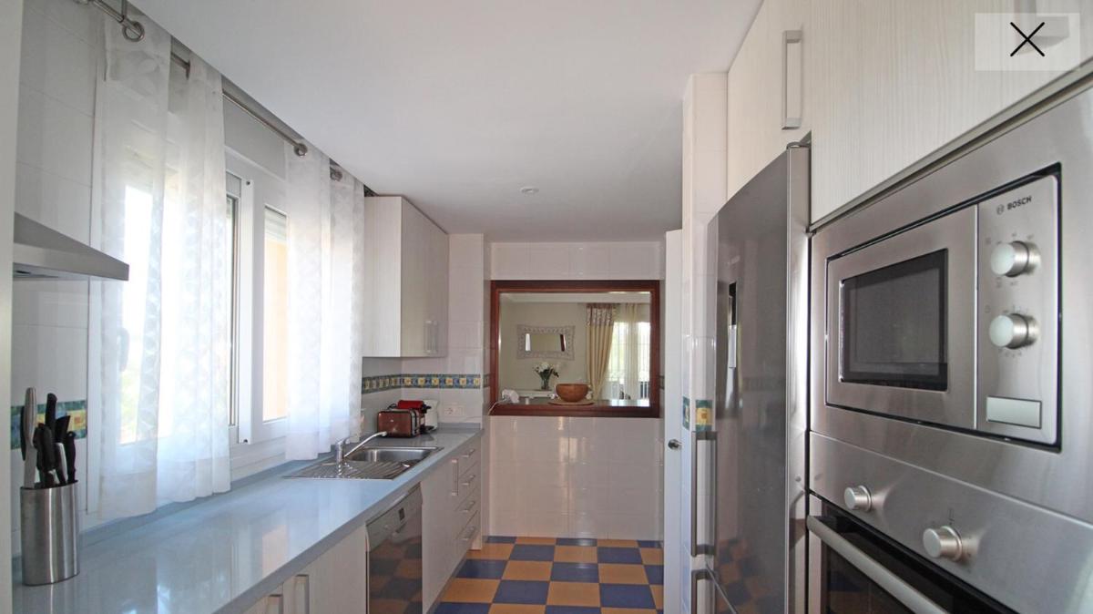 Marbella Deluxe Rooms in Royal Cabopino Townhouse - Housity