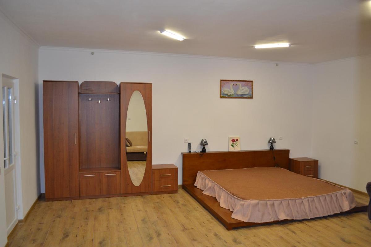 Лісова Пісня Апартаменти - Housity