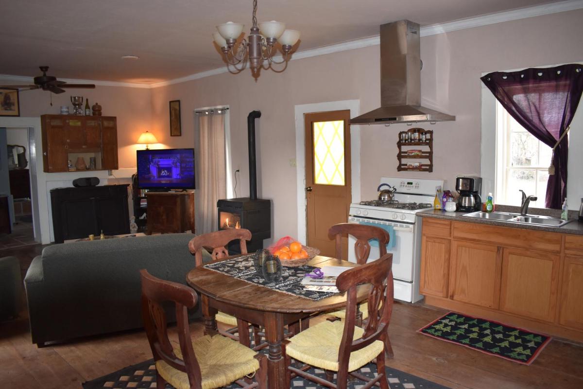 Inn at the L C Ranch - Housity