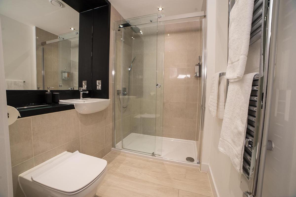 Luxury King Bed Apartment & FREE PARKING - Housity