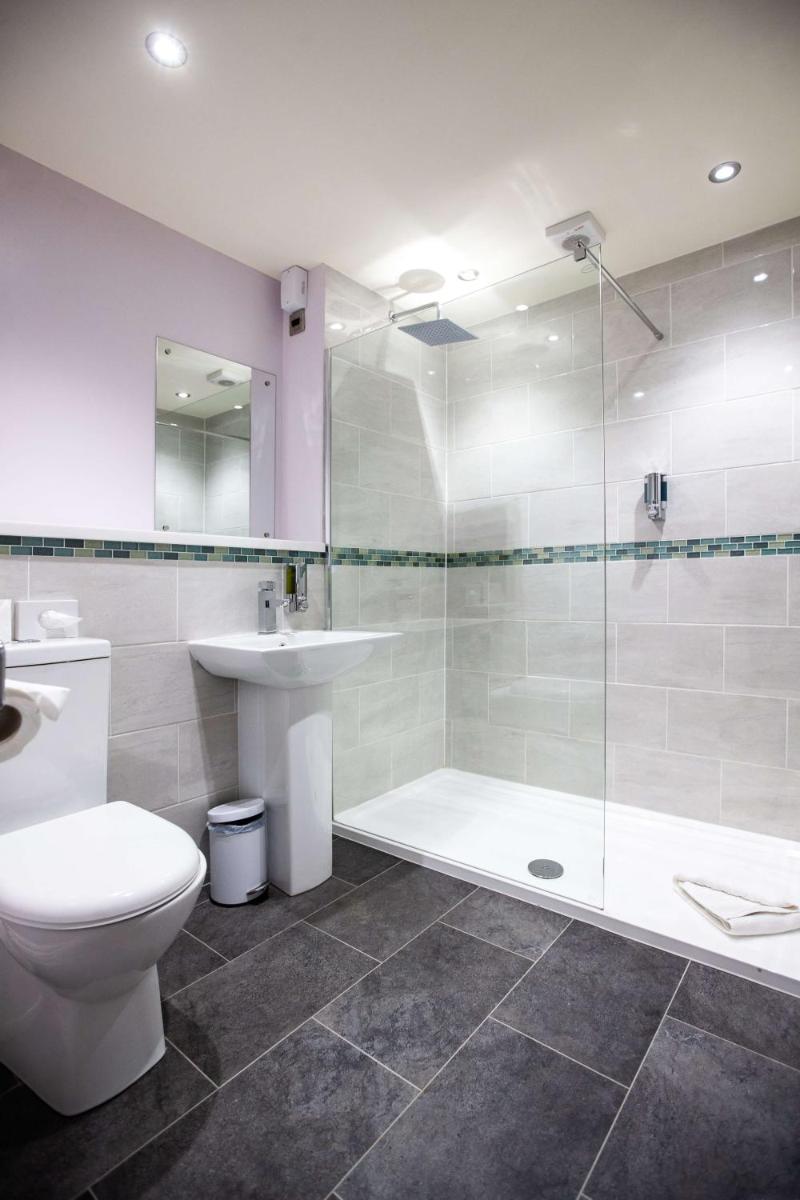 The Wyndham Hotel - Housity