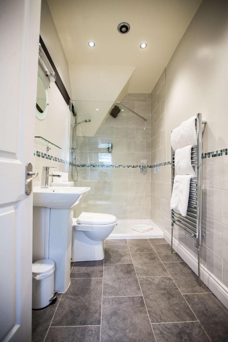 The Wyndham Hotel - Housity