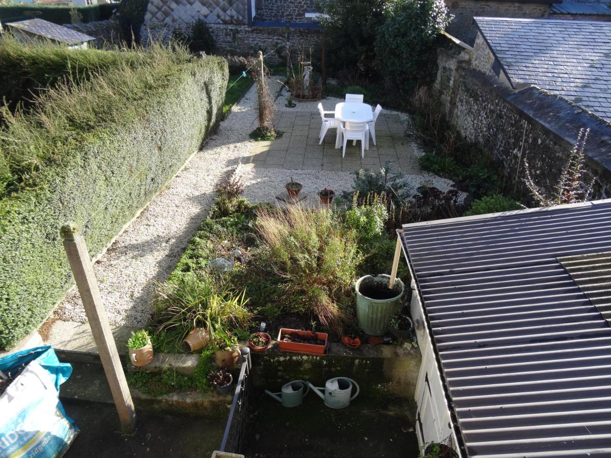 Charming French cottage-gite in the heart of quiet Gorron - Housity