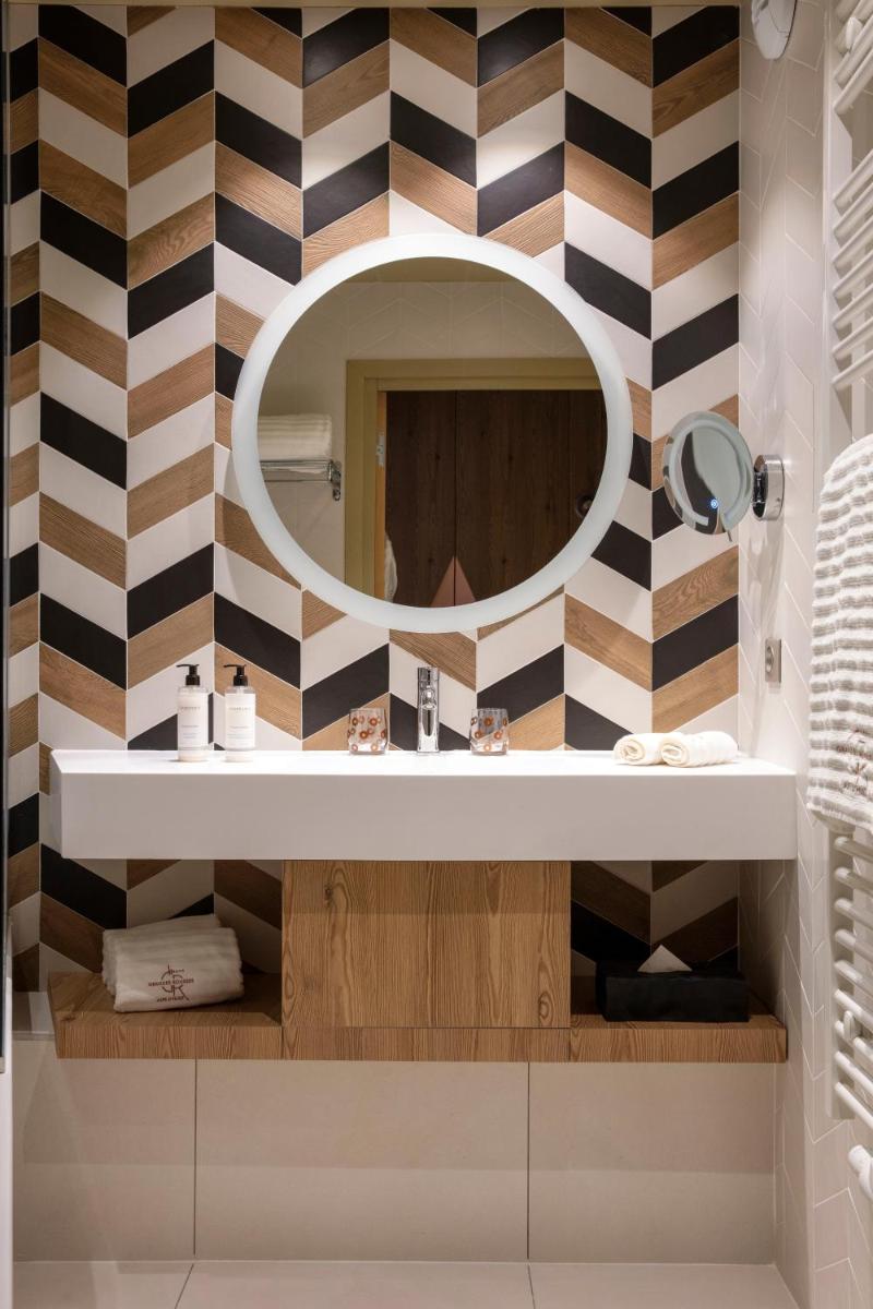 Salle de bains dans l'établissement Grandes Rousses Hotel & Spa