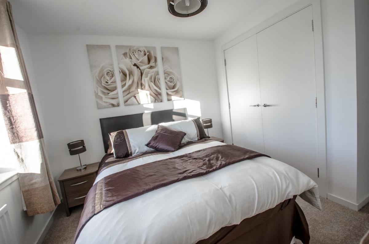 Orange Apartments Polmuir Gardens Only 7 minutes to City Centre - Housity