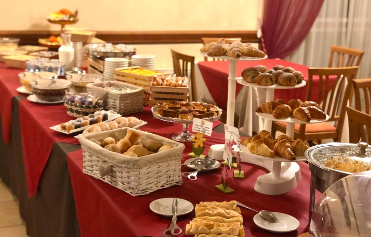 Hotel Valentino - Housity