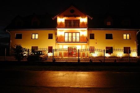 Pensjonat Korona - Housity