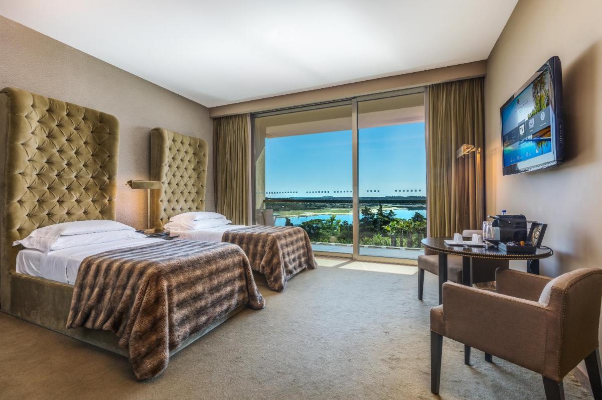 Uma cama ou camas num quarto em AP Lago Montargil - Conference & SPA