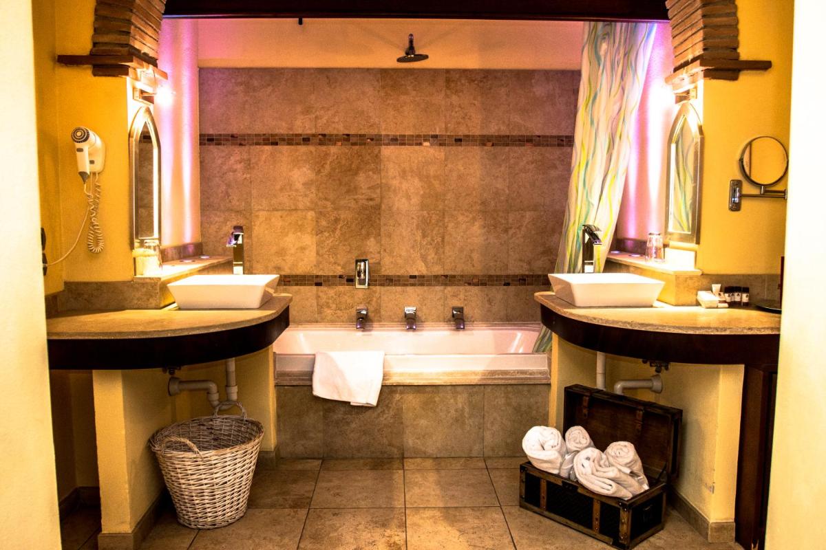 Vogue Hotel Arezzo - Housity