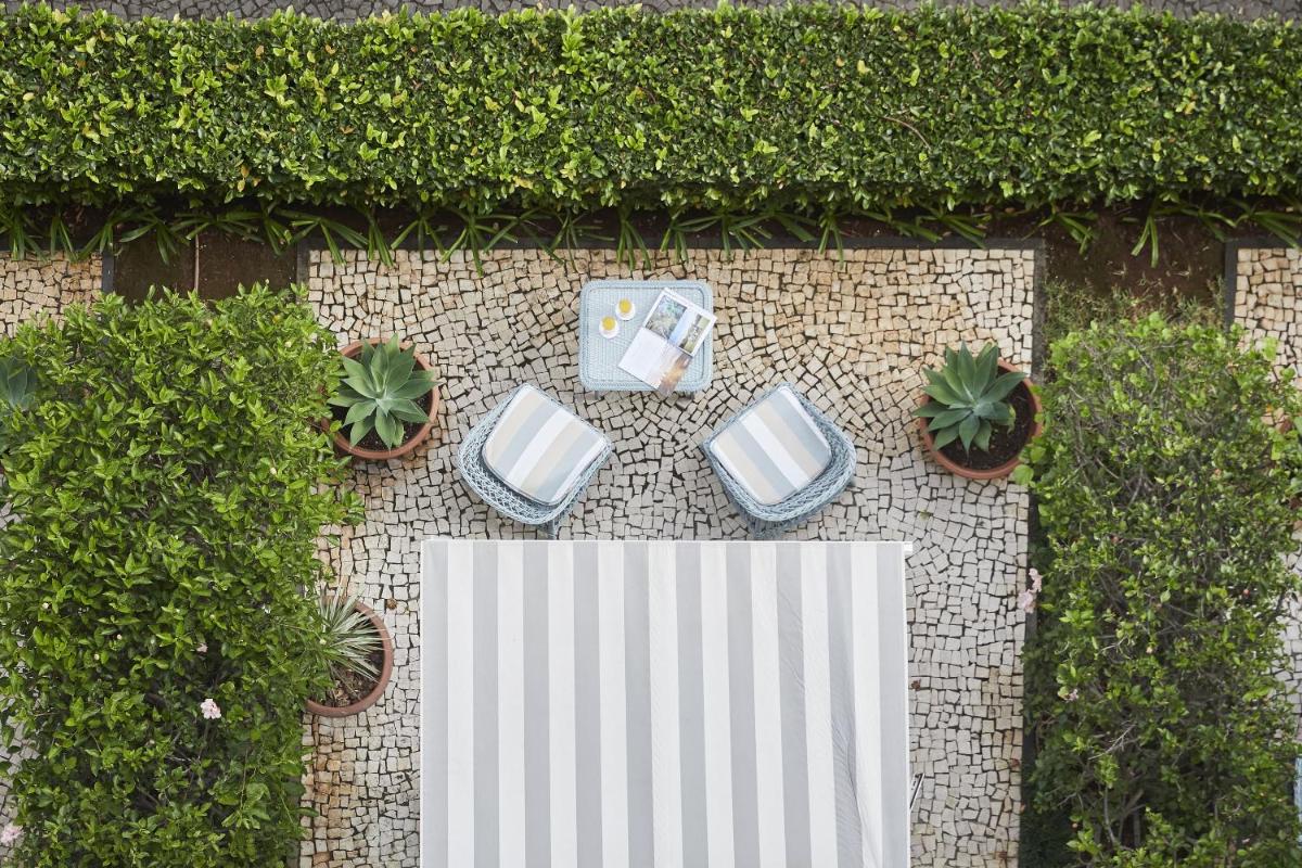 Um jardim no exterior de Reid's Palace, A Belmond Hotel, Madeira