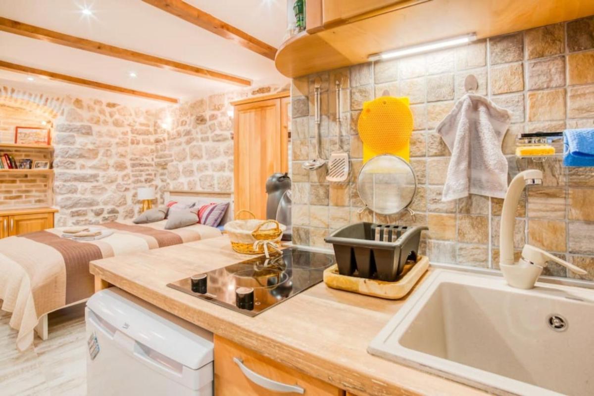 Kotor Bagus - Cozy Boutique Old Town Studio with Seaview Terrace - Housity