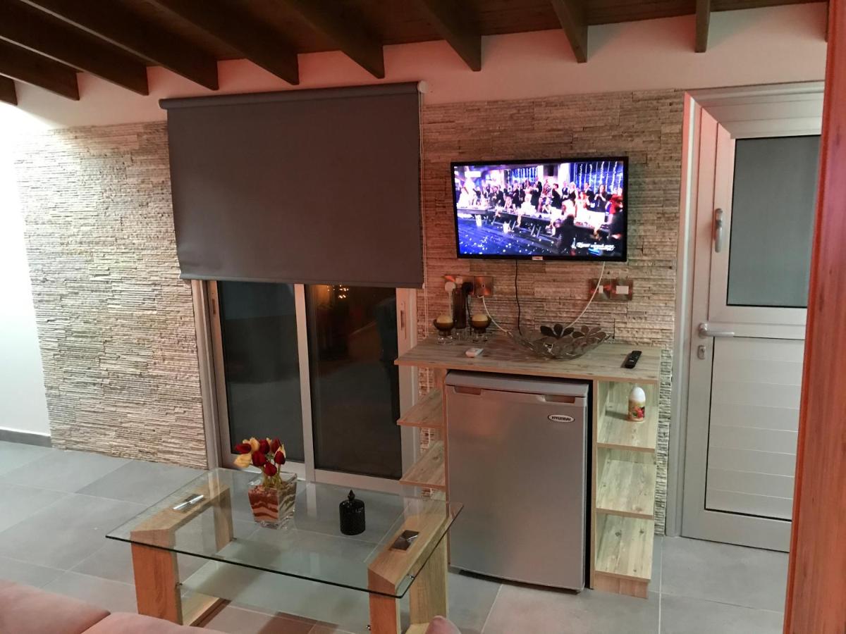 SOFROS VALLEY HILLS CHALET - Housity