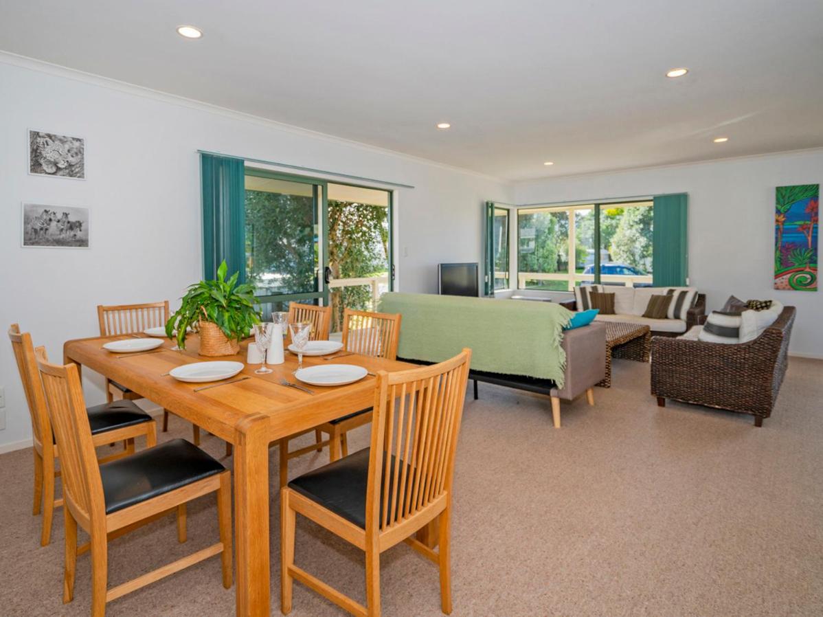 Captain's Cabin - Cooks Beach Holiday Home - Housity