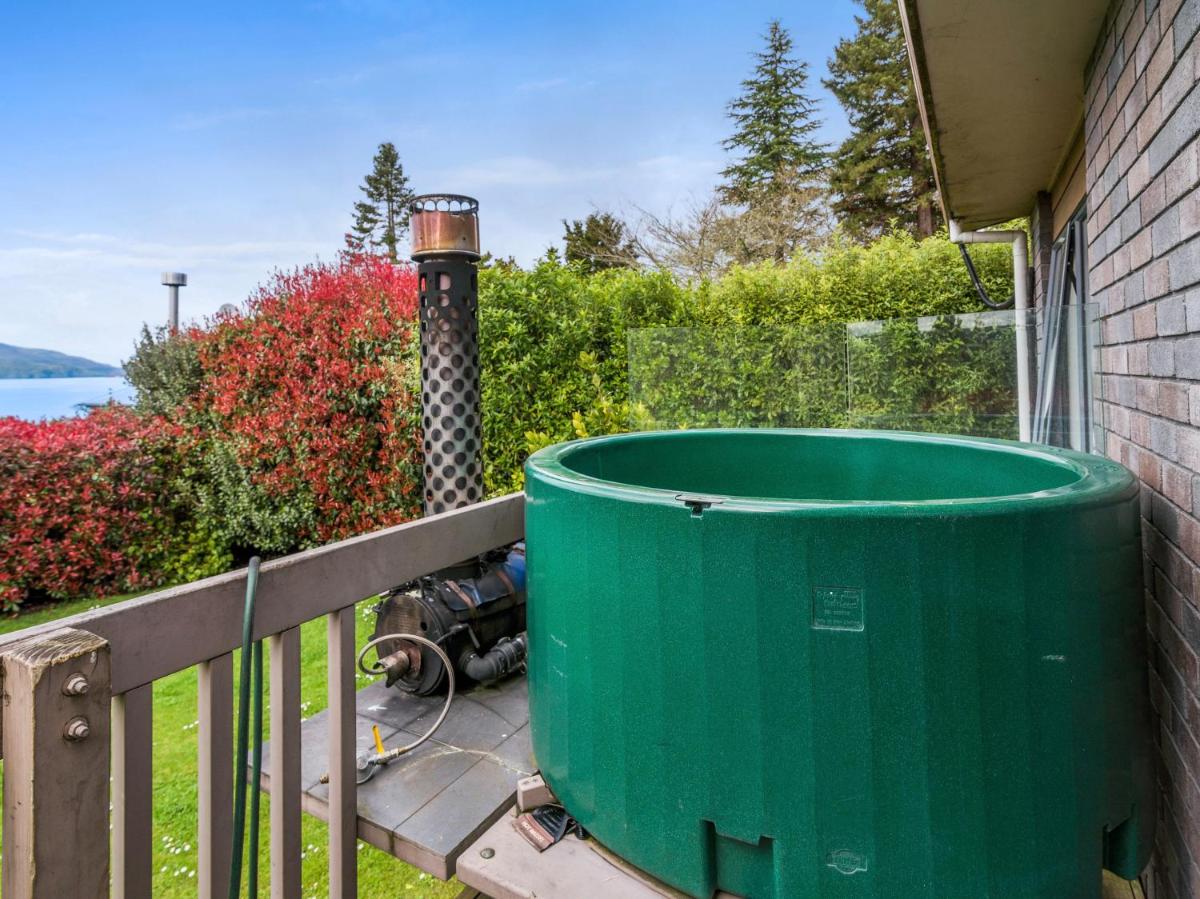 Lakeside Escape - Lake Tarawera Holiday Home - Housity