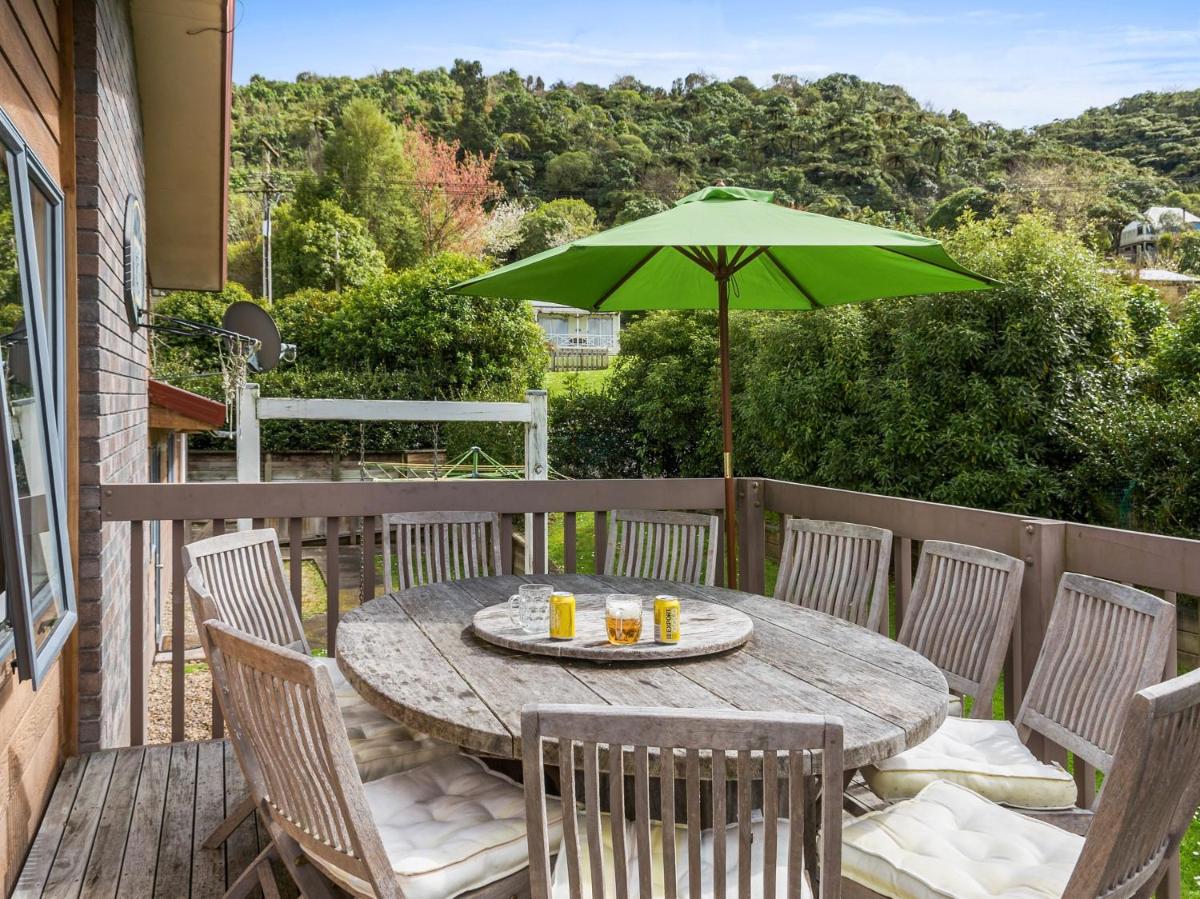 Lakeside Escape - Lake Tarawera Holiday Home - Housity