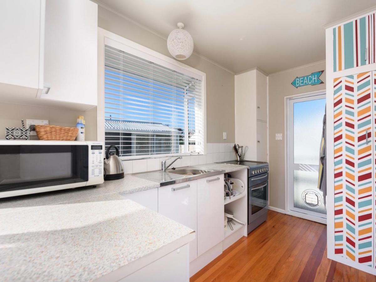 The Black Bach - Mt Maunganui Holiday Home - Housity