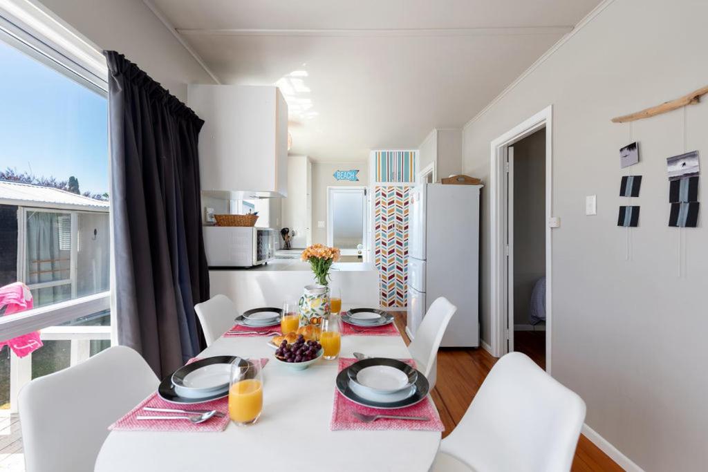 The Black Bach - Mt Maunganui Holiday Home - Housity