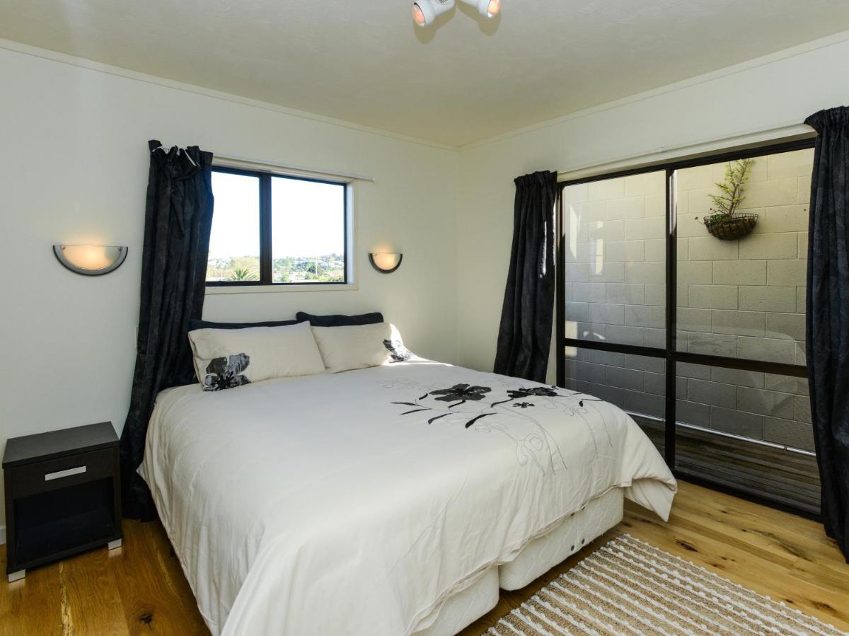 Suitetrails - Marine Parade Magic - Napier Holiday Home