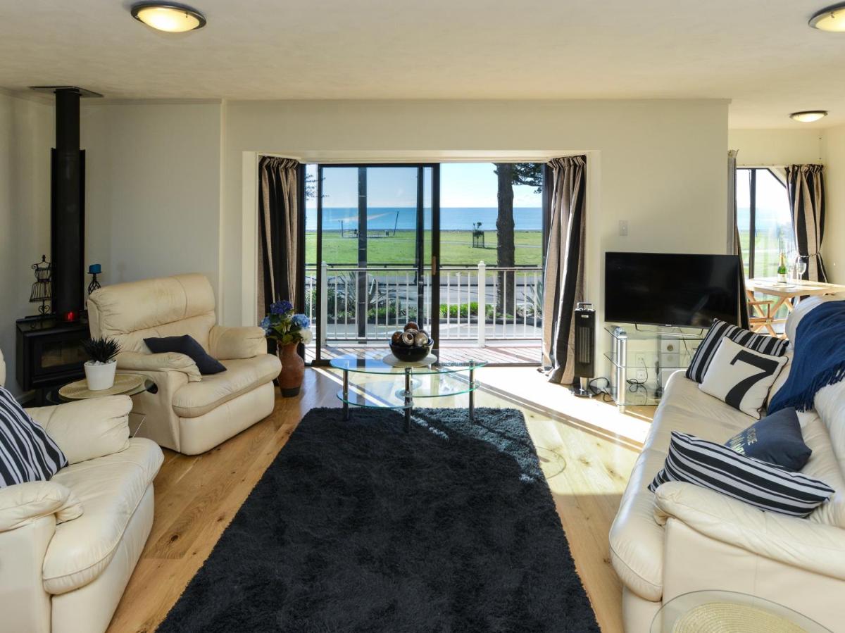 Marine Parade Magic - Napier Holiday Home - Housity