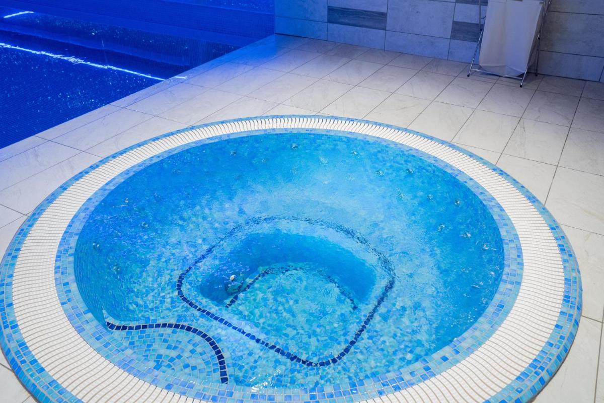 Atrium Hotel Heathrow - Housity