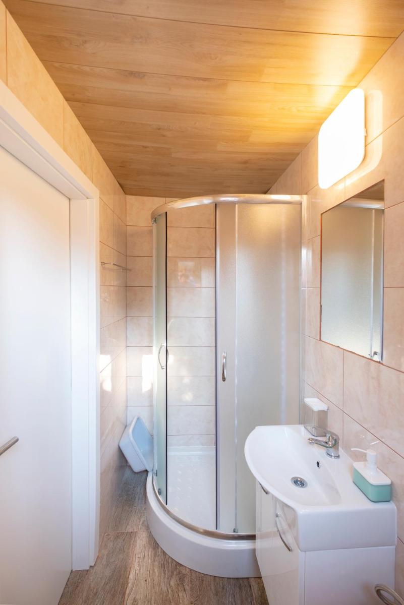 New Studio with AirCon & FREE Parking - Housity