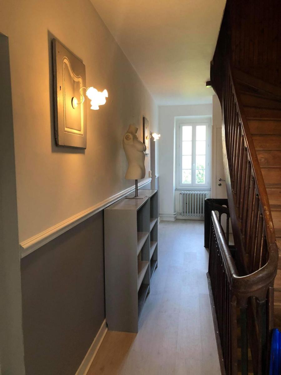 Chez Celine et Philippe Chambre atelier dans propriété de charme avec piscine - Housity