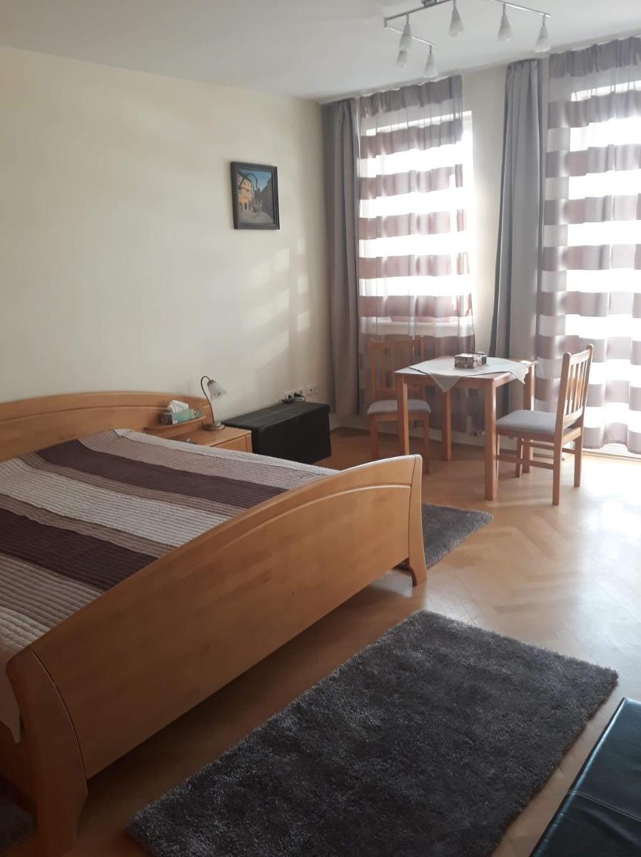 Sündörgő - Housity