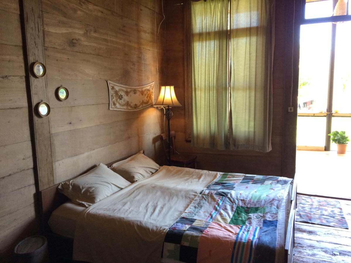 Komli - Rustic Historic Farmhouse with Mountain Views, surrounded by tea plantation, vines, bamboos and a rivulet - Housity