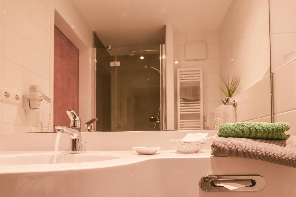 Eurostar Hotel - Housity