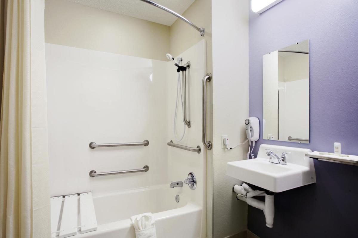 Microtel Inn & Suites Bath - Housity