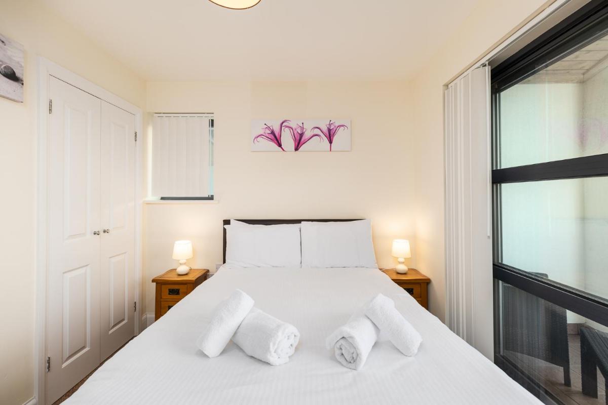 West Beach - Holiday Apartments - Housity