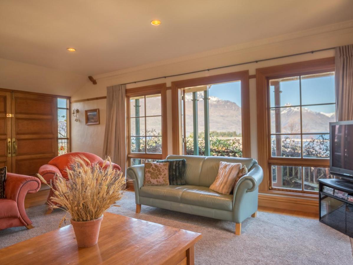 McAlister House - Queenstown Holiday Home - Housity