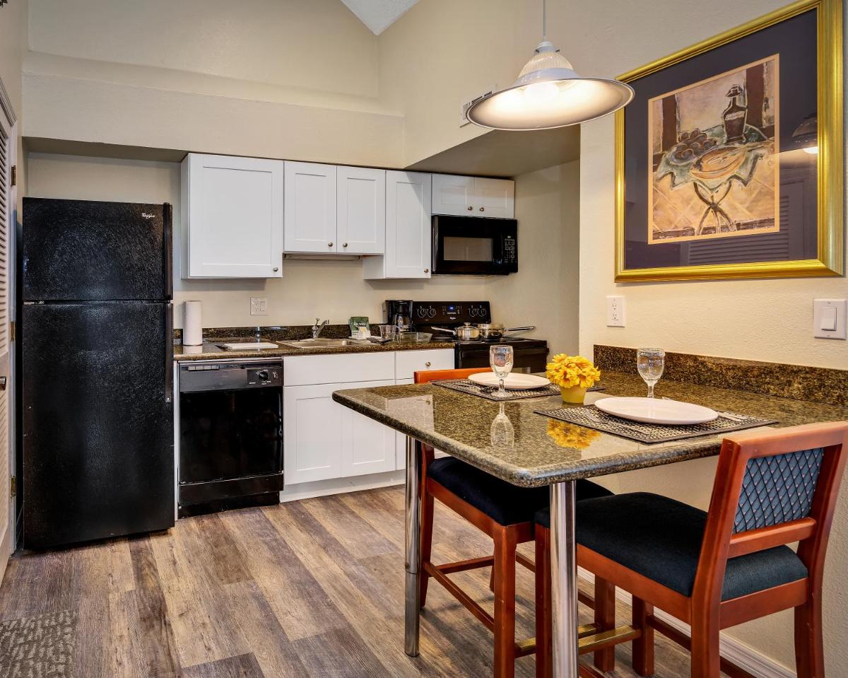 Chase Suite Hotel Rocky Point Tampa - Housity