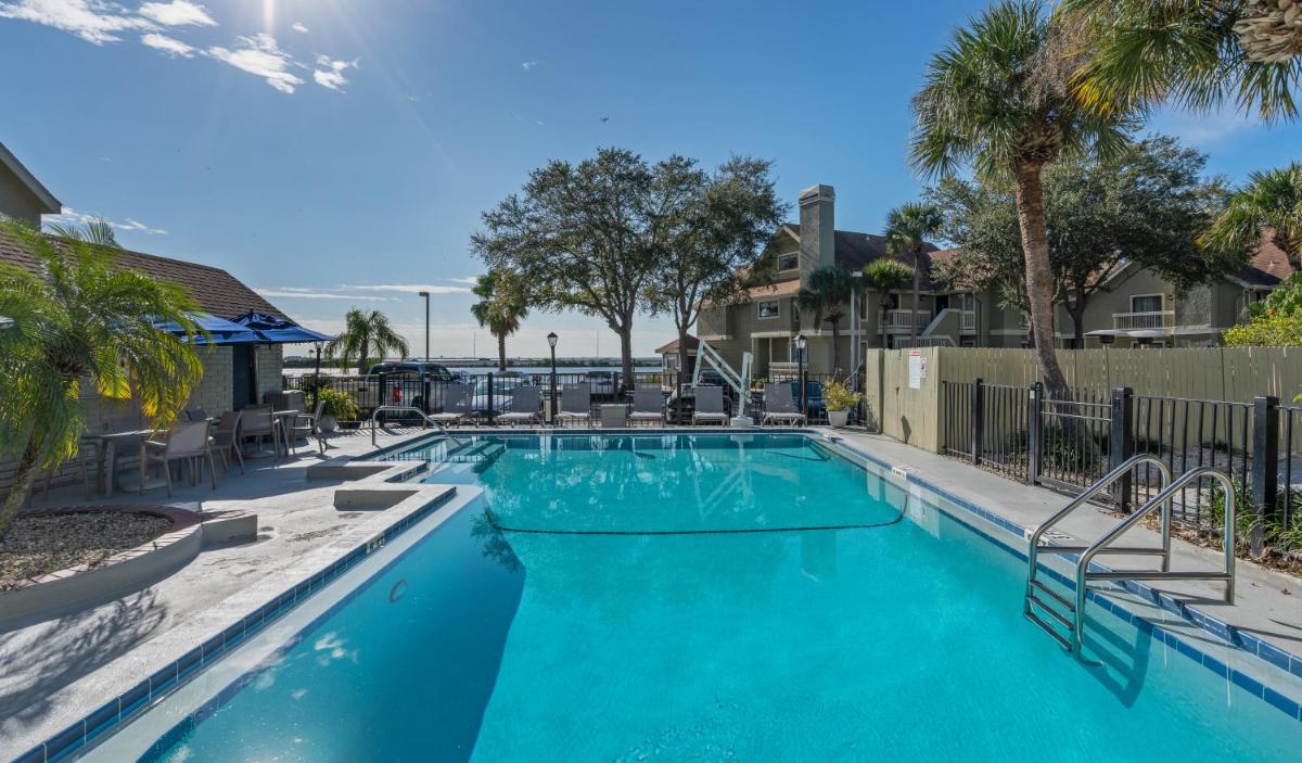 Chase Suite Hotel Rocky Point Tampa - Housity