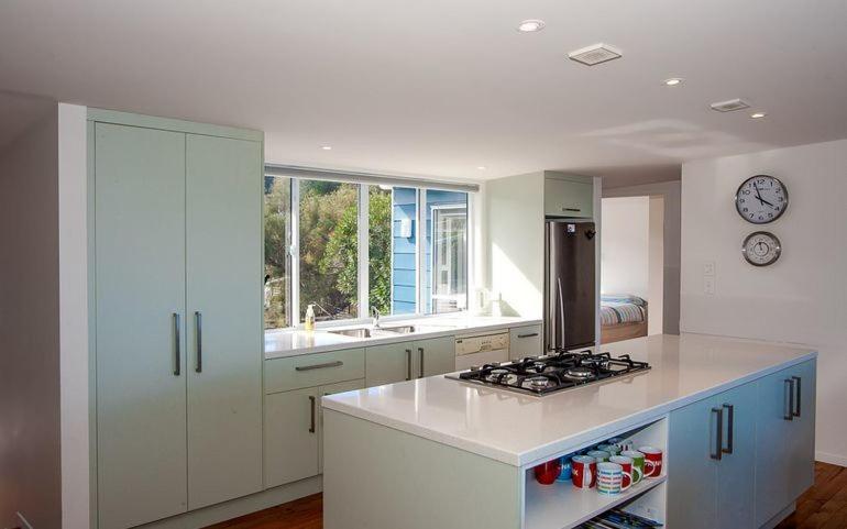 Shoreside - Tutukaka Holiday Home - Housity
